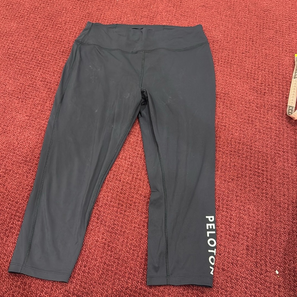 Peloton XL EUC black crop leggings XL with back pocket